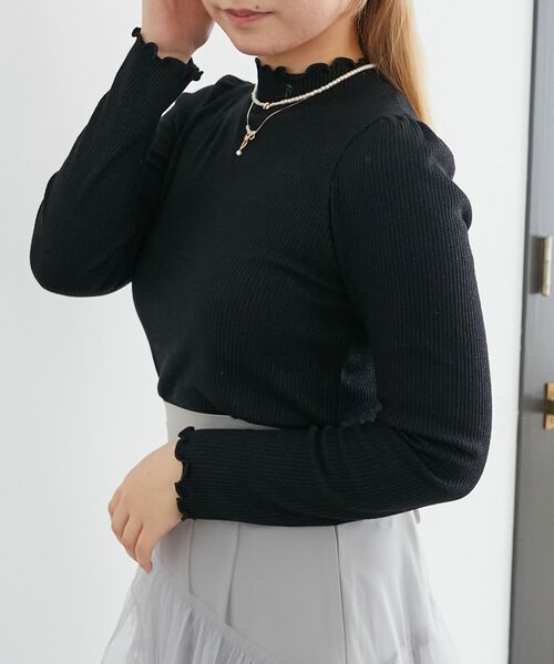 MAJESTIC LEGON(マジェスティックレゴン)の「ハイネックパフスリーブトップス(Tシャツ/カットソー・レディース・ブラック/アイボリー・MEDIUM)」の2枚目の写真