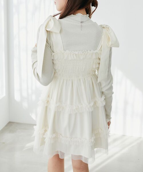 MAJESTIC LEGON(マジェスティックレゴン)の「ハイネックパフスリーブトップス(Tシャツ/カットソー・レディース・ブラック/アイボリー・MEDIUM)」の8枚目の写真