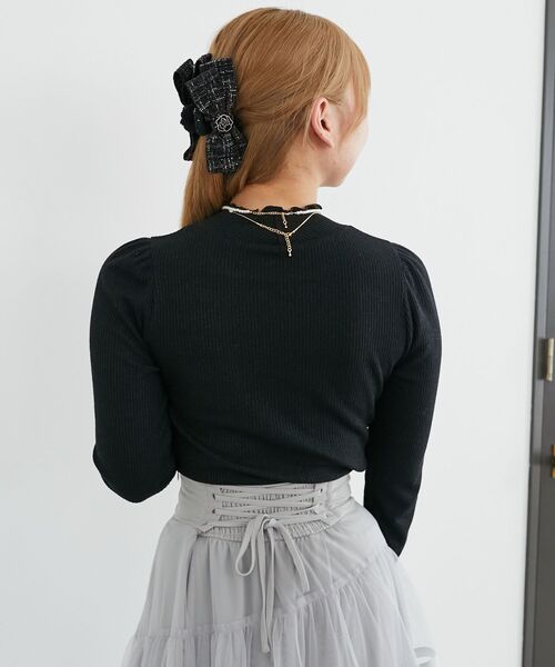 MAJESTIC LEGON(マジェスティックレゴン)の「ハイネックパフスリーブトップス(Tシャツ/カットソー・レディース・ブラック/アイボリー・MEDIUM)」の13枚目の写真