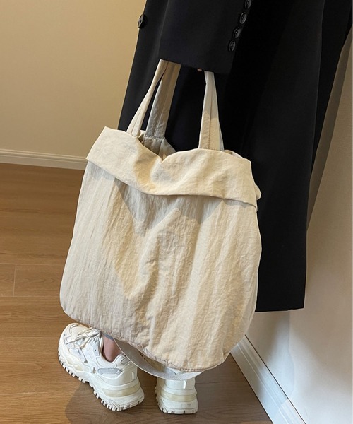 LA VORAGINE(ラ ヴォラジネ)の「2way大容量 シャカシャカビッグトートバッグショルダーバッグ(ショルダーバッグ・レディース・グリーン/ブラック/ベージュ・FREE)」の5枚目の写真