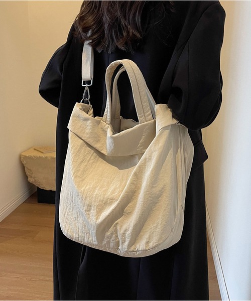 LA VORAGINE(ラ ヴォラジネ)の「2way大容量 シャカシャカビッグトートバッグショルダーバッグ(ショルダーバッグ・レディース・グリーン/ブラック/ベージュ・FREE)」の6枚目の写真