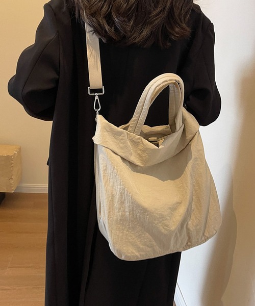LA VORAGINE(ラ ヴォラジネ)の「2way大容量 シャカシャカビッグトートバッグショルダーバッグ(ショルダーバッグ・レディース・グリーン/ブラック/ベージュ・FREE)」の7枚目の写真