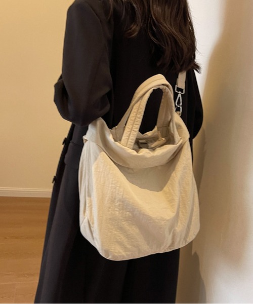 LA VORAGINE(ラ ヴォラジネ)の「2way大容量 シャカシャカビッグトートバッグショルダーバッグ(ショルダーバッグ・レディース・グリーン/ブラック/ベージュ・FREE)」の8枚目の写真