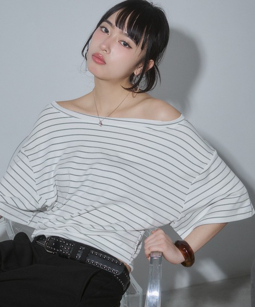 ENVYM（アンビー）の「ルーズオフショルトップス（Tシャツ/カットソー・レディース・ブラック/マルチ/ホワイト/ホワイト系その他・FREE）」の3枚目の写真