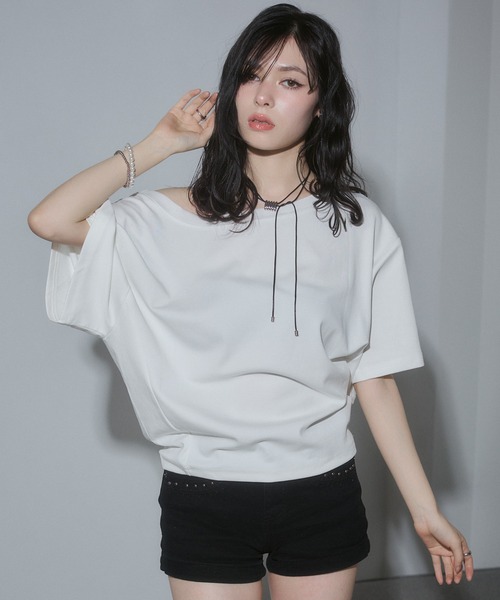 ENVYM（アンビー）の「ルーズオフショルトップス（Tシャツ/カットソー・レディース・ブラック/マルチ/ホワイト/ホワイト系その他・FREE）」の2枚目の写真
