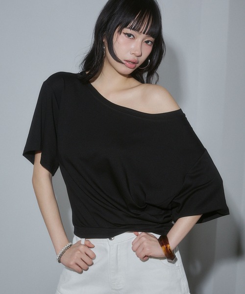 ENVYM（アンビー）の「ルーズオフショルトップス（Tシャツ/カットソー・レディース・ブラック/マルチ/ホワイト/ホワイト系その他・FREE）」の4枚目の写真