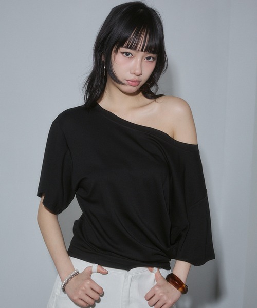 ENVYM（アンビー）の「ルーズオフショルトップス（Tシャツ/カットソー・レディース・ブラック/マルチ/ホワイト/ホワイト系その他・FREE）」の5枚目の写真