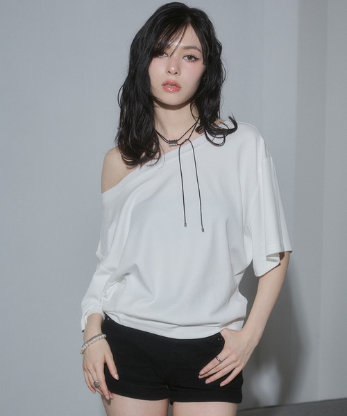 ENVYM（アンビー）の「ルーズオフショルトップス（Tシャツ/カットソー・レディース・ブラック/マルチ/ホワイト/ホワイト系その他・FREE）」の13枚目の写真