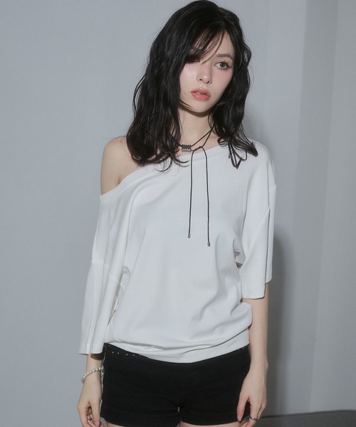 ENVYM（アンビー）の「ルーズオフショルトップス（Tシャツ/カットソー・レディース・ブラック/マルチ/ホワイト/ホワイト系その他・FREE）」の16枚目の写真