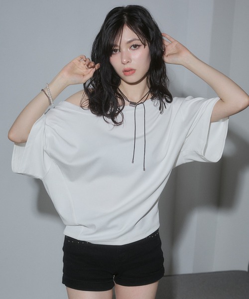ENVYM（アンビー）の「ルーズオフショルトップス（Tシャツ/カットソー・レディース・ブラック/マルチ/ホワイト/ホワイト系その他・FREE）」の12枚目の写真