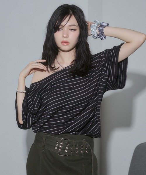ENVYM（アンビー）の「ルーズオフショルトップス（Tシャツ/カットソー・レディース・ブラック/マルチ/ホワイト/ホワイト系その他・FREE）」の19枚目の写真