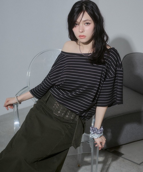 ENVYM（アンビー）の「ルーズオフショルトップス（Tシャツ/カットソー・レディース・ブラック/マルチ/ホワイト/ホワイト系その他・FREE）」の22枚目の写真