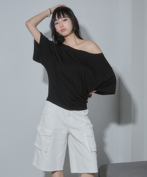 ENVYM（アンビー）の「ルーズオフショルトップス（Tシャツ/カットソー・レディース・ブラック/マルチ/ホワイト/ホワイト系その他・FREE）」の7枚目の写真