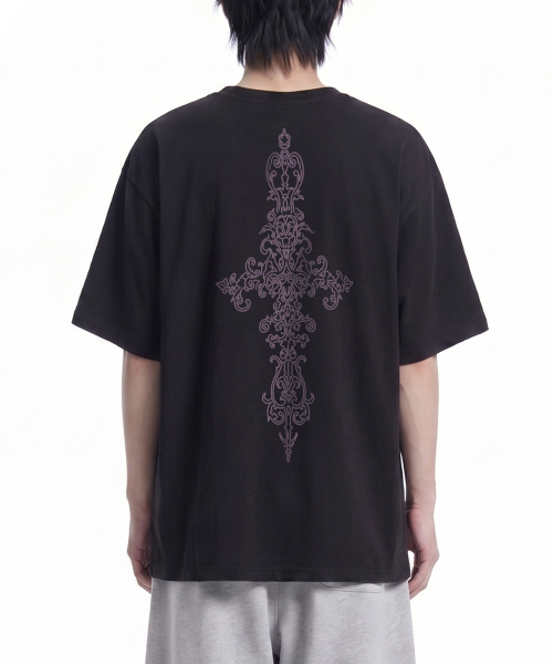 GRAVER（グレーバー）の「[ユニセックス]バックシムクロス半袖Tシャツ_3カラー（Tシャツ/カットソー・レディース・チャコールグレー/ブラック/サンドベージュ・SMALL/MEDIUM/LARGE）」の7枚目の写真