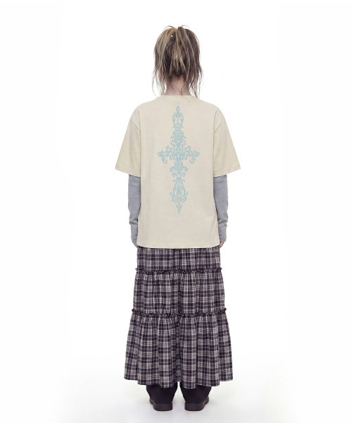 GRAVER（グレーバー）の「[ユニセックス]バックシムクロス半袖Tシャツ_3カラー（Tシャツ/カットソー・レディース・チャコールグレー/ブラック/サンドベージュ・SMALL/MEDIUM/LARGE）」の8枚目の写真