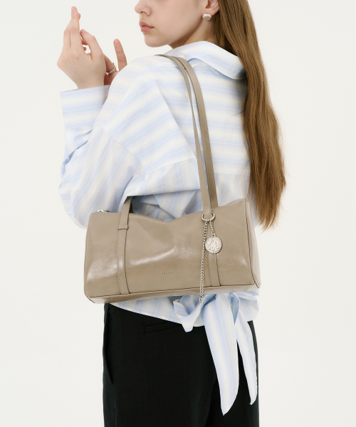 ANODDS(アンオズ)の「PIDI LARGE ロングハンドル レザーボストンバッグ 3色(ショルダーバッグ・レディース・ブラック/クリアブラック/サンドグレー/ライトグレー・FREE)」の8枚目の写真