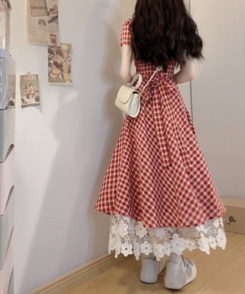 AMAJI(アマジ)の「チェック柄ウエスト切替ロング丈ワンピース(ワンピース・レディース・レッド・SMALL/MEDIUM/LARGE/X-LARGE)」の4枚目の写真