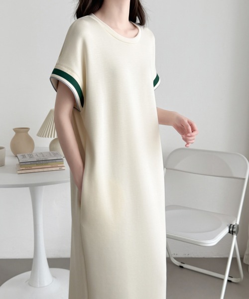 ABITOKYO(アビトーキョー)の「スリット配色ライン段ボールスウェットワンピース(ワンピース・レディース・チャコールグレー/ベージュ/ブラック・L/M)」の9枚目の写真