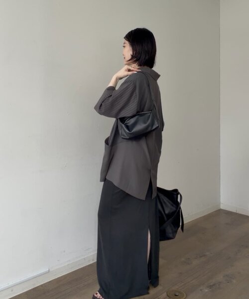 ear PAPILLONNER(イアパピヨネ)の「【やまだ企画】《本革》チャーム付きボックスミニショルダーバッグ(ショルダーバッグ・レディース・ブラック/チャコールグレー・FREE)」の9枚目の写真