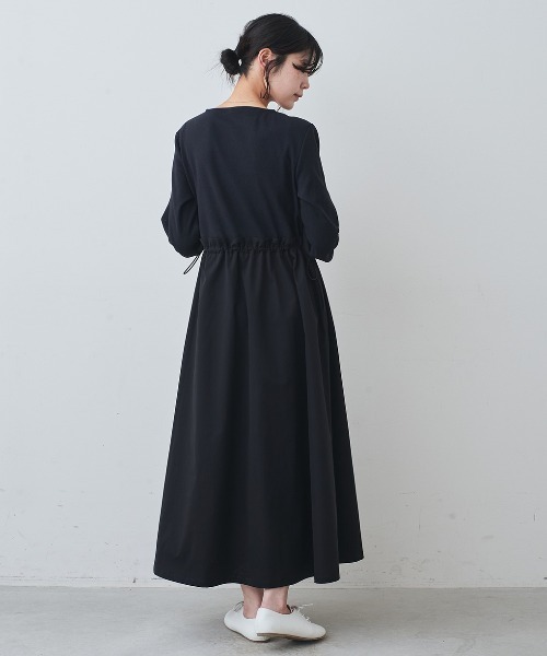 IEDIT(イディット)の「IEDIT 一枚でコーデが決まる袖タックTシャツと撥水(はっすい)スカートのドッキングワンピース(ワンピース・レディース・ブラック/カーキ・SP/4L/3L/LL/L/M/MP)」の4枚目の写真