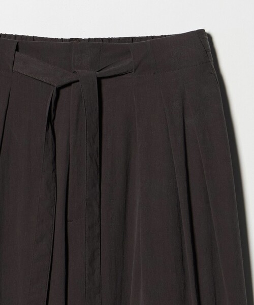 BEAUTY&YOUTH UNITED ARROWS(ビューティーアンドユースユナイテッドアローズ)の「セルロースブレンド ベルトループ ワイドパンツ ウォッシャブル(その他パンツ・レディース・ダークグレー/ダークブラウン/ベージュ・S/XS/M)」の11枚目の写真