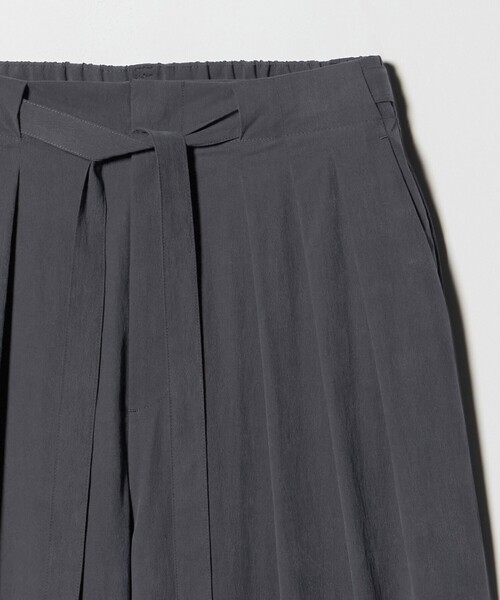 BEAUTY&YOUTH UNITED ARROWS(ビューティーアンドユースユナイテッドアローズ)の「セルロースブレンド ベルトループ ワイドパンツ ウォッシャブル(その他パンツ・レディース・ダークグレー/ダークブラウン/ベージュ・S/XS/M)」の15枚目の写真