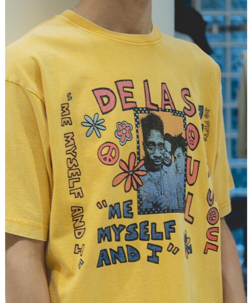International Gallery BEAMS(インターナショナルギャラリービームス)の「【別注】U/MUSIC × IG / DE LA SOUL グラフィック Tシャツ 26SS(Tシャツ/カットソー・メンズ・イエロー・X-LARGE/LARGE/SMALL/MEDIUM)」の1枚目の写真
