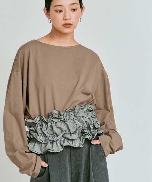 W:Huku(フーク)の「ビスチェ セット ロング Tシャツ / Layered Look: Frill Bustier & Long Sleeve Top(Tシャツ/カットソー・レディース・ライトブラウン/オフホワイト・FREE)」の5枚目の写真