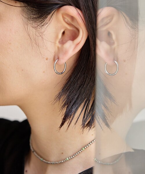 ear PAPILLONNER(イアパピヨネ)の「《金属アレルギー対応/ステンレス》ブラックしずくピアス(ピアス(両耳用)・レディース・シルバー・FREE)」の8枚目の写真