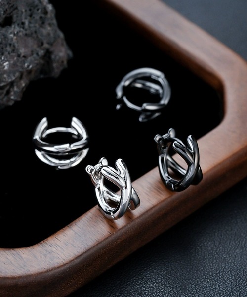 LUGG NAGG(ラグナグ)の「【456872】メンズクロスフープピアス/ペア(RZ)(ピアス(両耳用)・メンズ・ブラック/シルバー・FREE)」の5枚目の写真