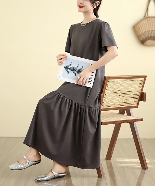 AMAJI(アマジ)の「ルーズシルエット 半袖 マキシ丈ワンピース(ワンピース・レディース・グレー・XX-LARGE/X-LARGE/LARGE)」の4枚目の写真