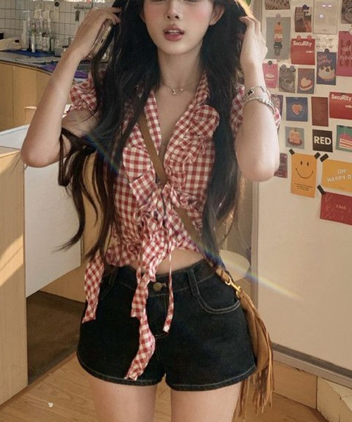 HALEY PESCA（ヘーリーペスカ）の「HALEY PESCA/フロントタイギンガムチェック　パフスリーブトップス（Tシャツ/カットソー・レディース・レッド・MEDIUM/SMALL）」の7枚目の写真