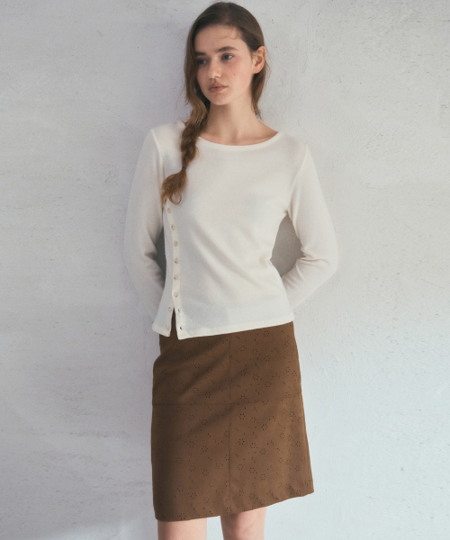 OURNOSTALGIA（アワー ノスタルジア）の「Punch Fake Suede Midi Skir_Camel(O25-SK19)（スカート・レディース・キャメル・MEDIUM/SMALL）」の2枚目の写真