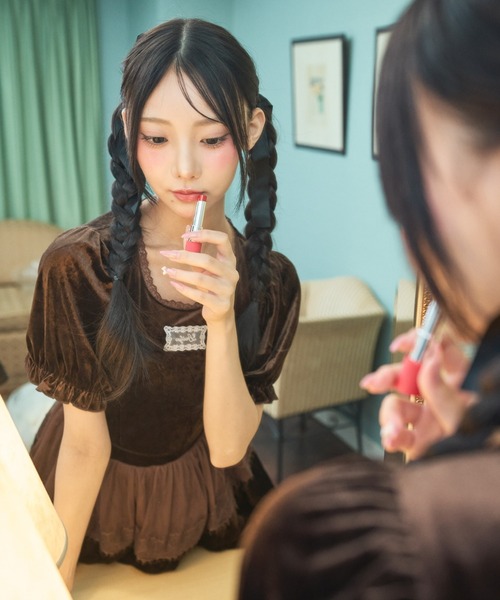 Lovilyn(ラヴィリン)の「レースロゴベロアトップス(Tシャツ/カットソー・レディース・ブラウン/ホワイト・FREE)」の12枚目の写真