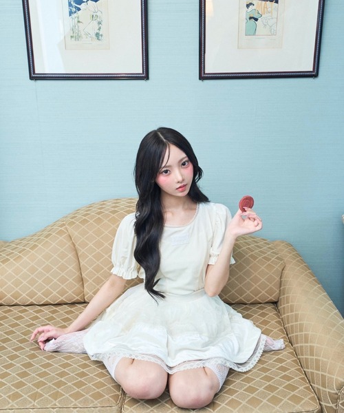 Lovilyn(ラヴィリン)の「レースロゴベロアトップス(Tシャツ/カットソー・レディース・ブラウン/ホワイト・FREE)」の6枚目の写真