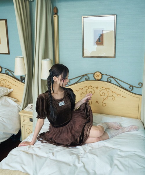 Lovilyn(ラヴィリン)の「レースロゴベロアトップス(Tシャツ/カットソー・レディース・ブラウン/ホワイト・FREE)」の20枚目の写真