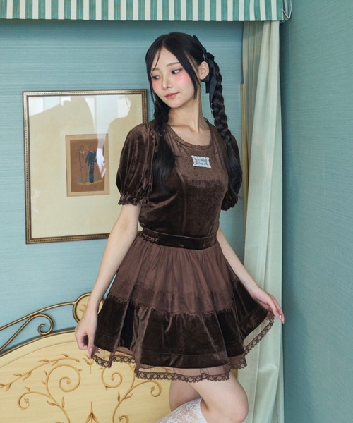 Lovilyn(ラヴィリン)の「レースロゴベロアトップス(Tシャツ/カットソー・レディース・ブラウン/ホワイト・FREE)」の13枚目の写真