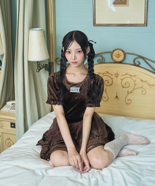 Lovilyn(ラヴィリン)の「レースロゴベロアトップス(Tシャツ/カットソー・レディース・ブラウン/ホワイト・FREE)」の16枚目の写真
