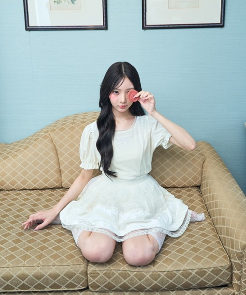 Lovilyn(ラヴィリン)の「レースロゴベロアトップス(Tシャツ/カットソー・レディース・ブラウン/ホワイト・FREE)」の7枚目の写真
