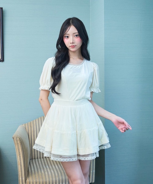 Lovilyn(ラヴィリン)の「レースロゴベロアトップス(Tシャツ/カットソー・レディース・ブラウン/ホワイト・FREE)」の3枚目の写真