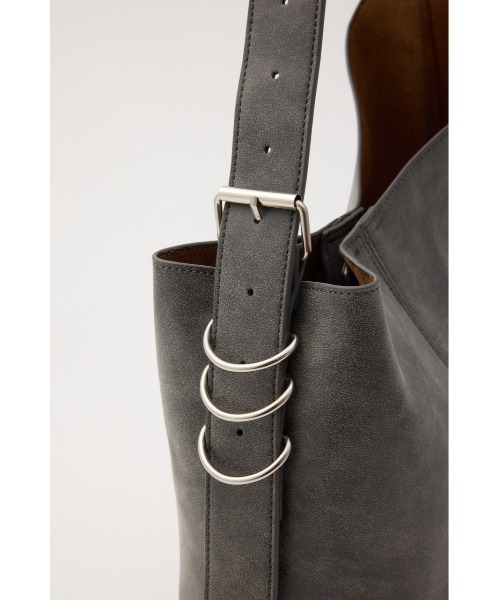 MOUSSY(マウジー)の「【26年AW新作】【EC限定】ONE HANDLE BUCKET バッグ(ショルダーバッグ・レディース・ブラウン/ライトブラック・FREE)」の4枚目の写真