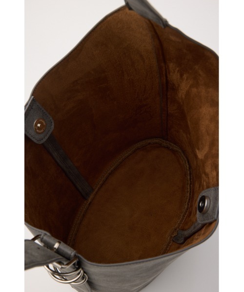 MOUSSY(マウジー)の「【26年AW新作】【EC限定】ONE HANDLE BUCKET バッグ(ショルダーバッグ・レディース・ブラウン/ライトブラック・FREE)」の6枚目の写真