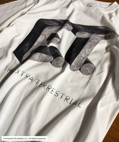 minius(ミニウス)の「【E.T.】THE EXTRA-TERRESTRIAL 映画 ライセンス Tシャツ ヴィンテージ風 ストーンロゴデザイン メンズ レディース(Tシャツ/カットソー・メンズ・ブラック/ホワイト・SMALL/X-LARGE/MEDIUM/LARGE)」の2枚目の写真