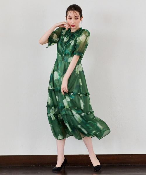 Audie a Muses(オーディアミューズ)の「フローラルプリントワンピース(ワンピース・レディース・ブラック/グリーン・42/40/38/36)」の2枚目の写真