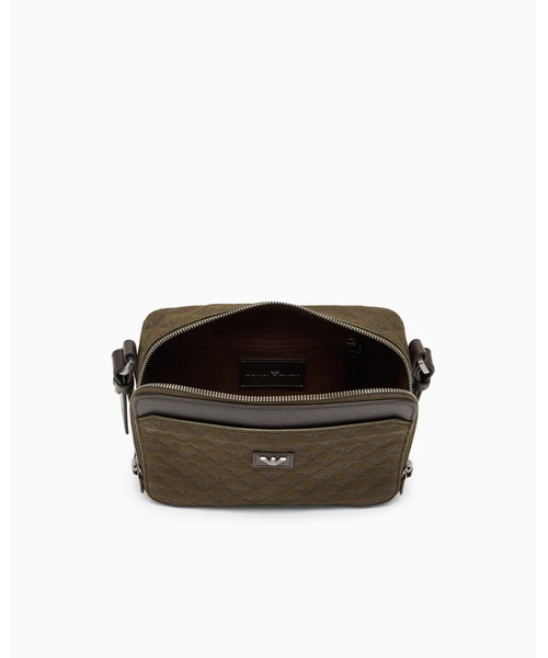 EMPORIO ARMANI(エンポリオアルマーニ)の「【エンポリオ アルマーニ】ロゴ型押し レザー クロスボディ カメラバッグ(ショルダーバッグ・メンズ・ダークネイビー/オリーブ・FREE)」の14枚目の写真