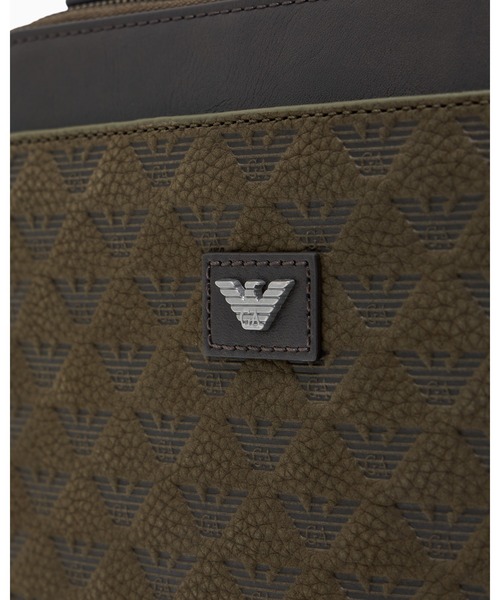 EMPORIO ARMANI(エンポリオアルマーニ)の「【エンポリオ アルマーニ】ロゴ型押し レザー クロスボディ カメラバッグ(ショルダーバッグ・メンズ・ダークネイビー/オリーブ・FREE)」の7枚目の写真