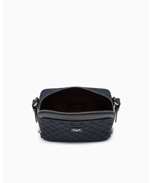 EMPORIO ARMANI(エンポリオアルマーニ)の「【エンポリオ アルマーニ】ロゴ型押し レザー クロスボディ カメラバッグ(ショルダーバッグ・メンズ・ダークネイビー/オリーブ・FREE)」の11枚目の写真