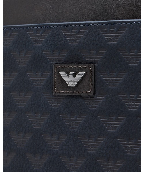 EMPORIO ARMANI(エンポリオアルマーニ)の「【エンポリオ アルマーニ】ロゴ型押し レザー クロスボディ カメラバッグ(ショルダーバッグ・メンズ・ダークネイビー/オリーブ・FREE)」の4枚目の写真