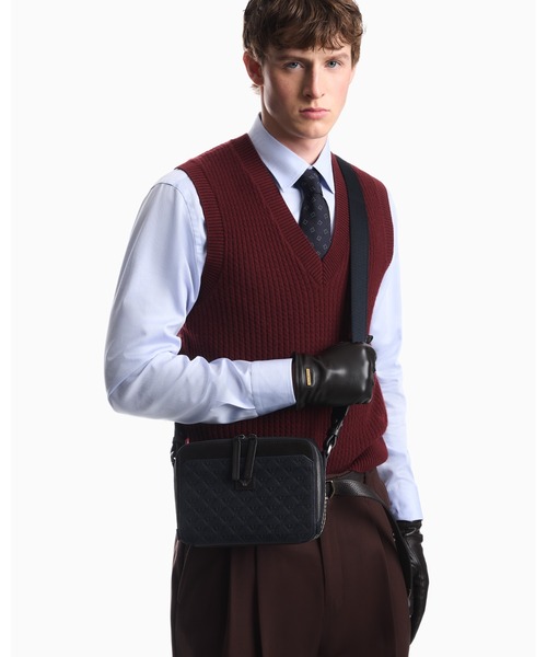 EMPORIO ARMANI(エンポリオアルマーニ)の「【エンポリオ アルマーニ】ロゴ型押し レザー クロスボディ カメラバッグ(ショルダーバッグ・メンズ・ダークネイビー/オリーブ・FREE)」の5枚目の写真