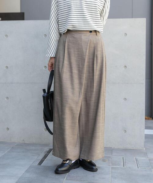 ITEMS URBANRESEARCH(アイテムズ アーバンリサーチ)の「ラップワイドパンツ(その他パンツ・レディース・ブラウン/ブラック・SMALL/MEDIUM)」の1枚目の写真